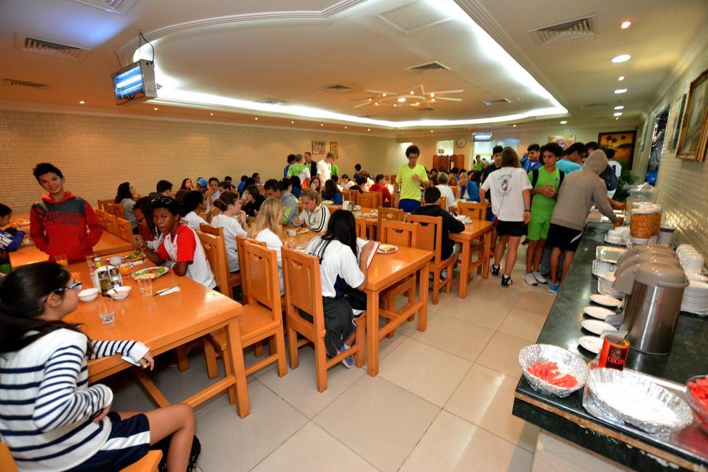 Dubai Youth Hotel Экстерьер фото