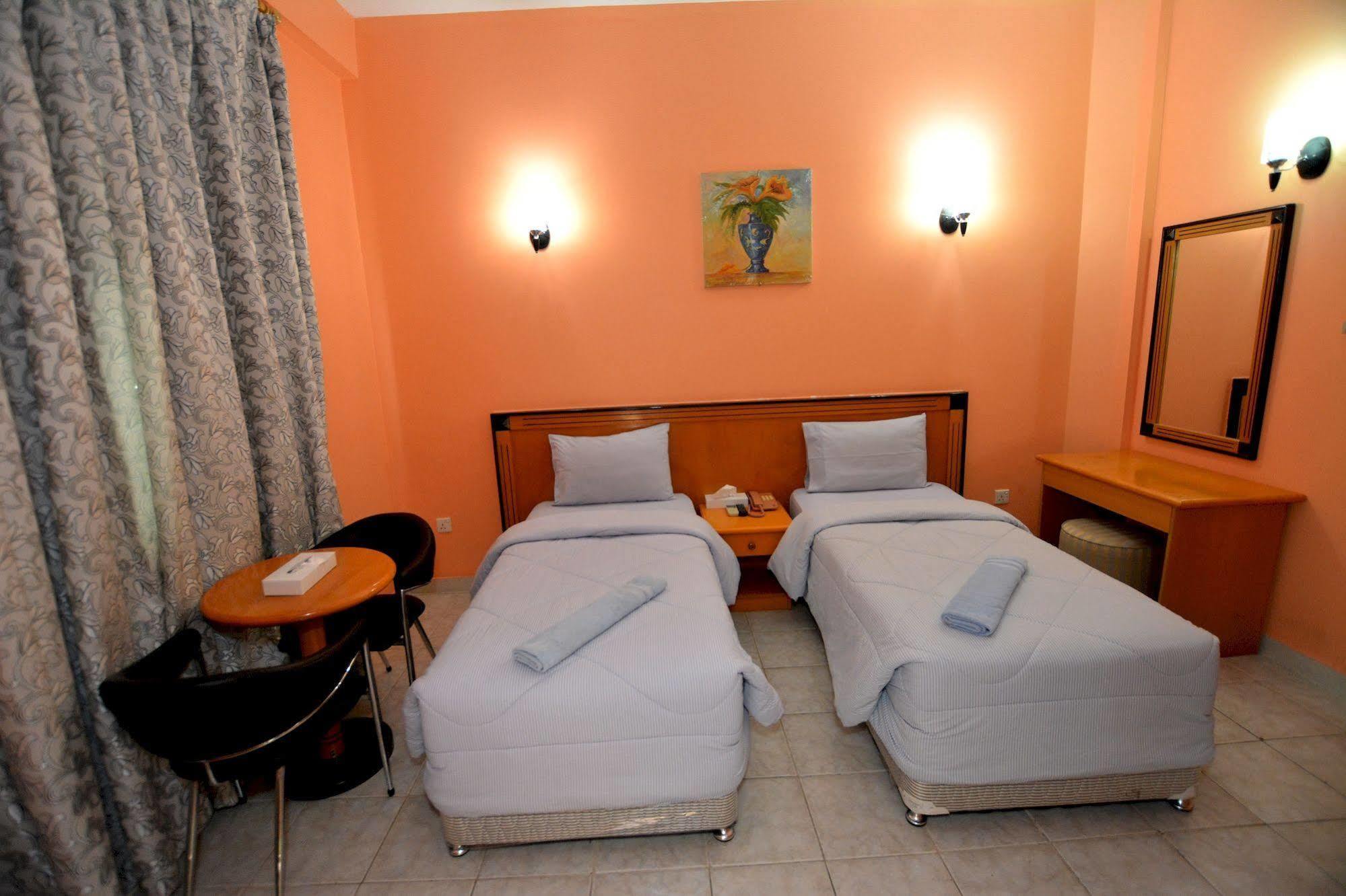 Dubai Youth Hotel Экстерьер фото