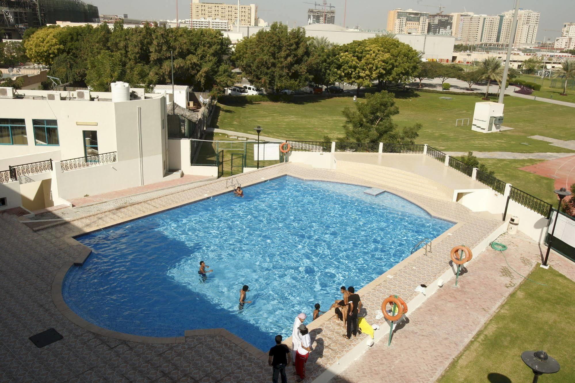 Dubai Youth Hotel Экстерьер фото